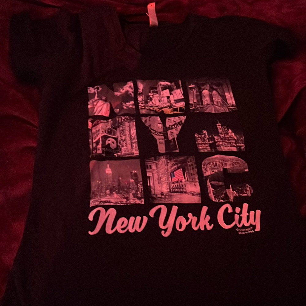 cute snug fit nyc tee
